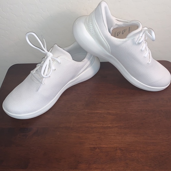 KIZIK MADRID HANDS FREE BRAND NEW IN BOX SIZE 9 GORGEOUS ATHLETIC SHOES - Picture 7 of 9